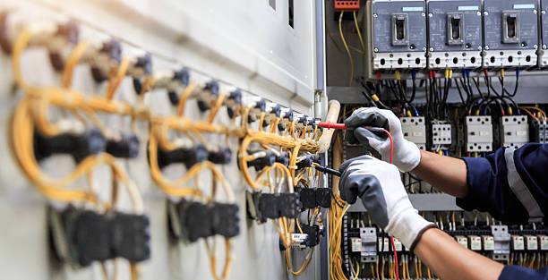 Professional Electrician technician working in Summitville, IN